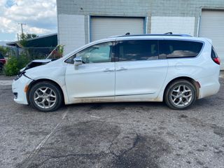 2020 Chrysler Pacifica Limited - Exterior Side Driver Image